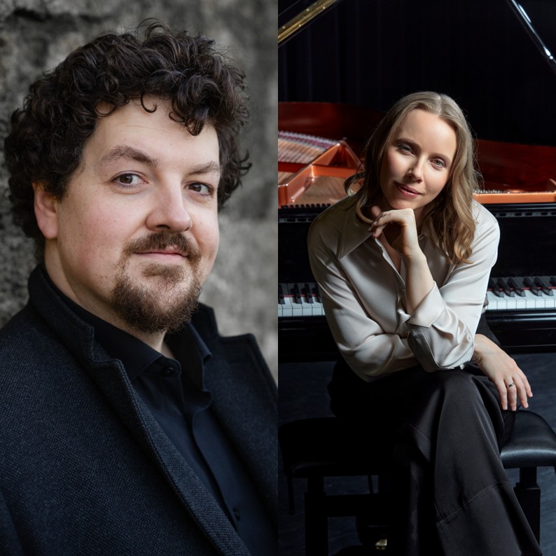 Frühlingsglaube
16. März 2025, Guido-Feger-Saal, Landstrasse 220, Triesen
Beginn: 19:30 Uhr
Tickets unter:
www.Festival-der.Stimmen.li/shop
Benjamin Russell, Bariton
Evgenia Fölsche, Klavier
Ralph Vaughan Williams: Ausgewählte Lieder aus „Songs of Travel“
Robert Schumann: Liederkreis op.39
--Pause--
Robert Schumann: Dichterliebe op.48
Die Vertonung der Gedichte von Joseph von Eichendorff und Heinrich Heine führen durch dunkle Wälder, alte Burgen und oftmals zum Rhein. Es ist eine große romantische Gefühlsreise von Dunkelheit zu Frühling und Licht.